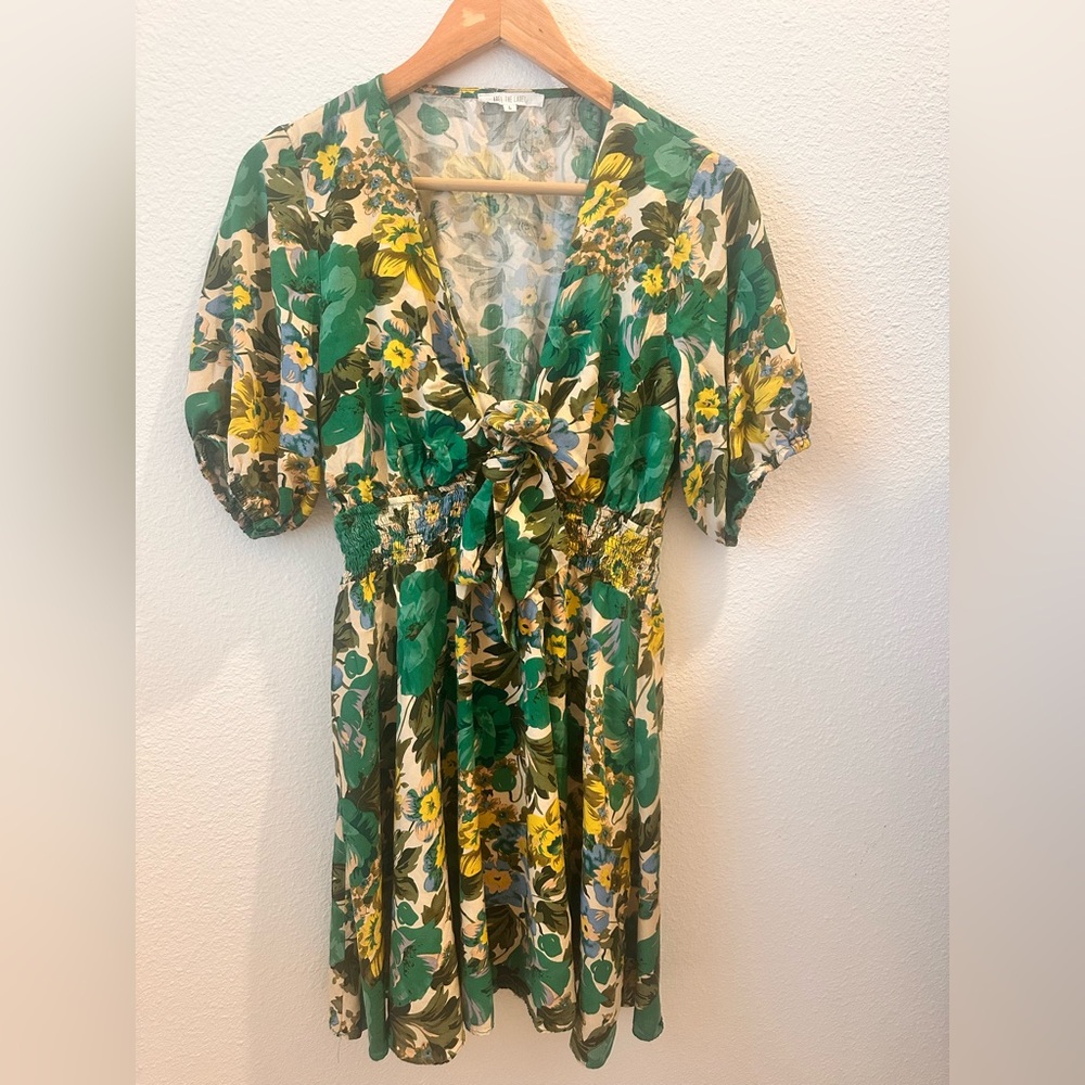 Abel the Label Green Floral VNeck Tie Front Dress Size Large